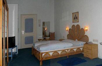 Hotel Am Berg Франкфурт-на-Майне Экстерьер фото