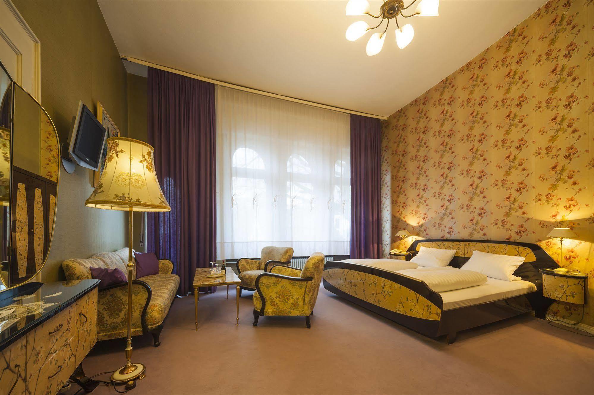 Hotel Am Berg Франкфурт-на-Майне Экстерьер фото