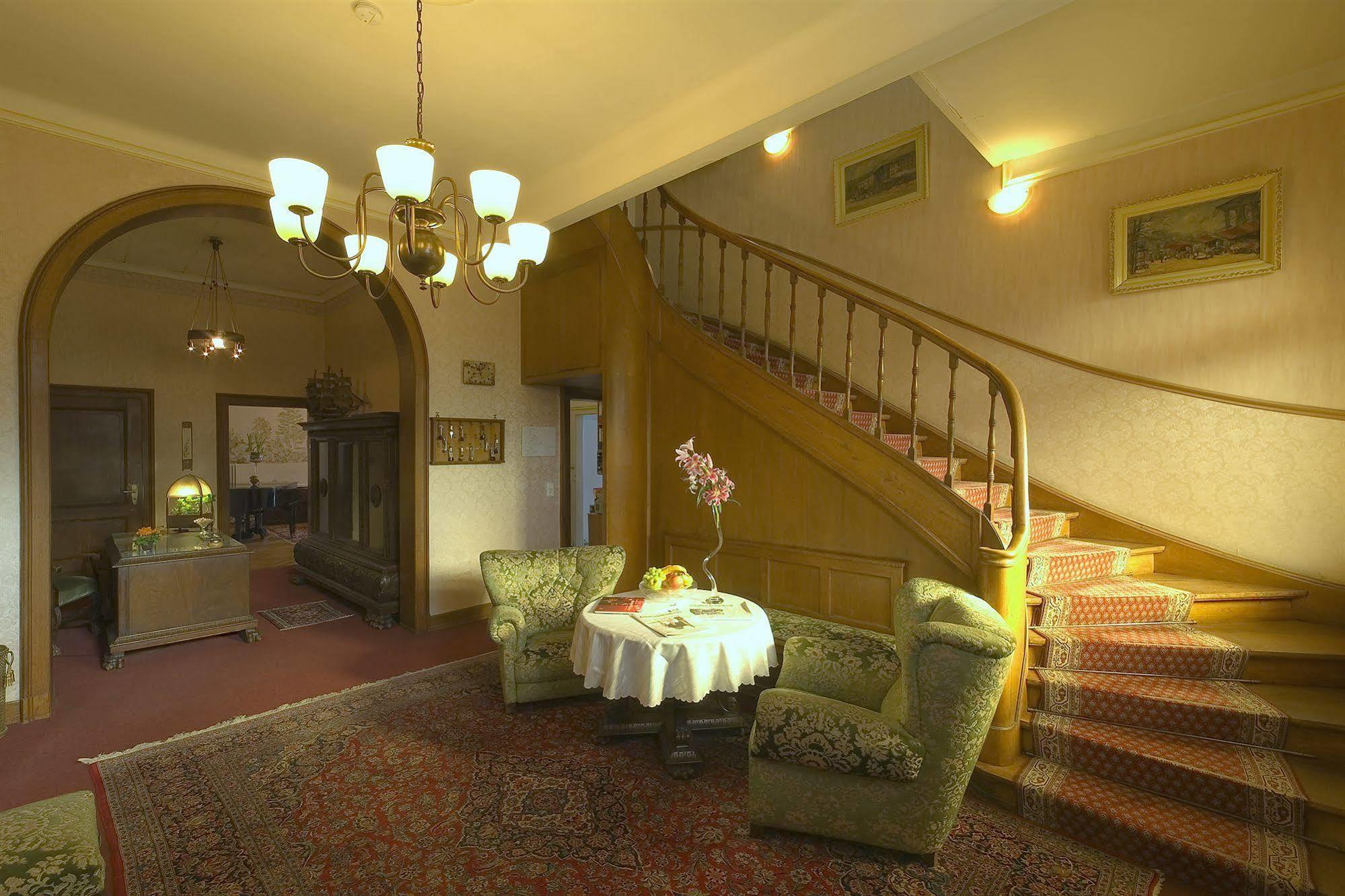 Hotel Am Berg Франкфурт-на-Майне Экстерьер фото