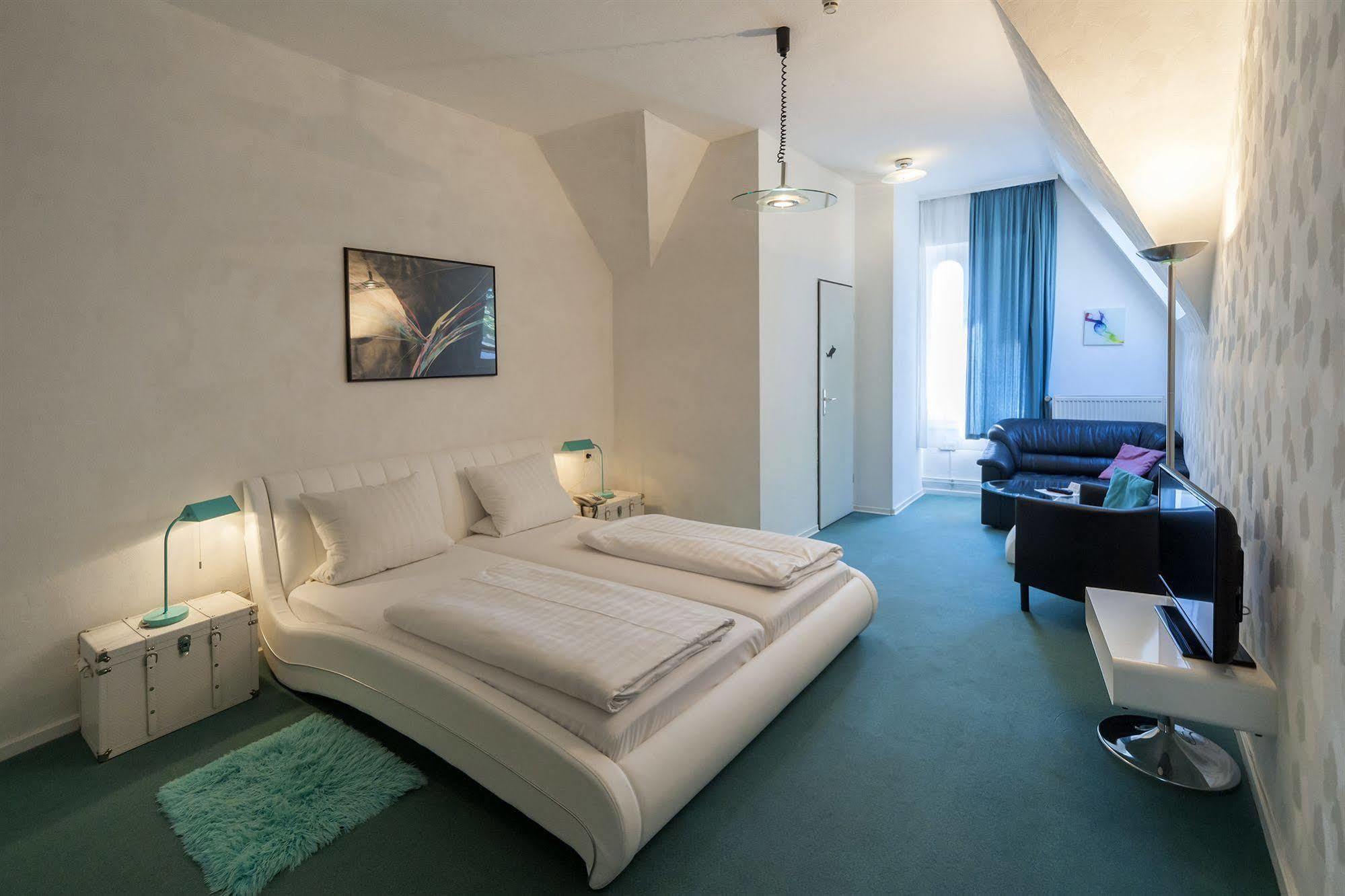 Hotel Am Berg Франкфурт-на-Майне Экстерьер фото