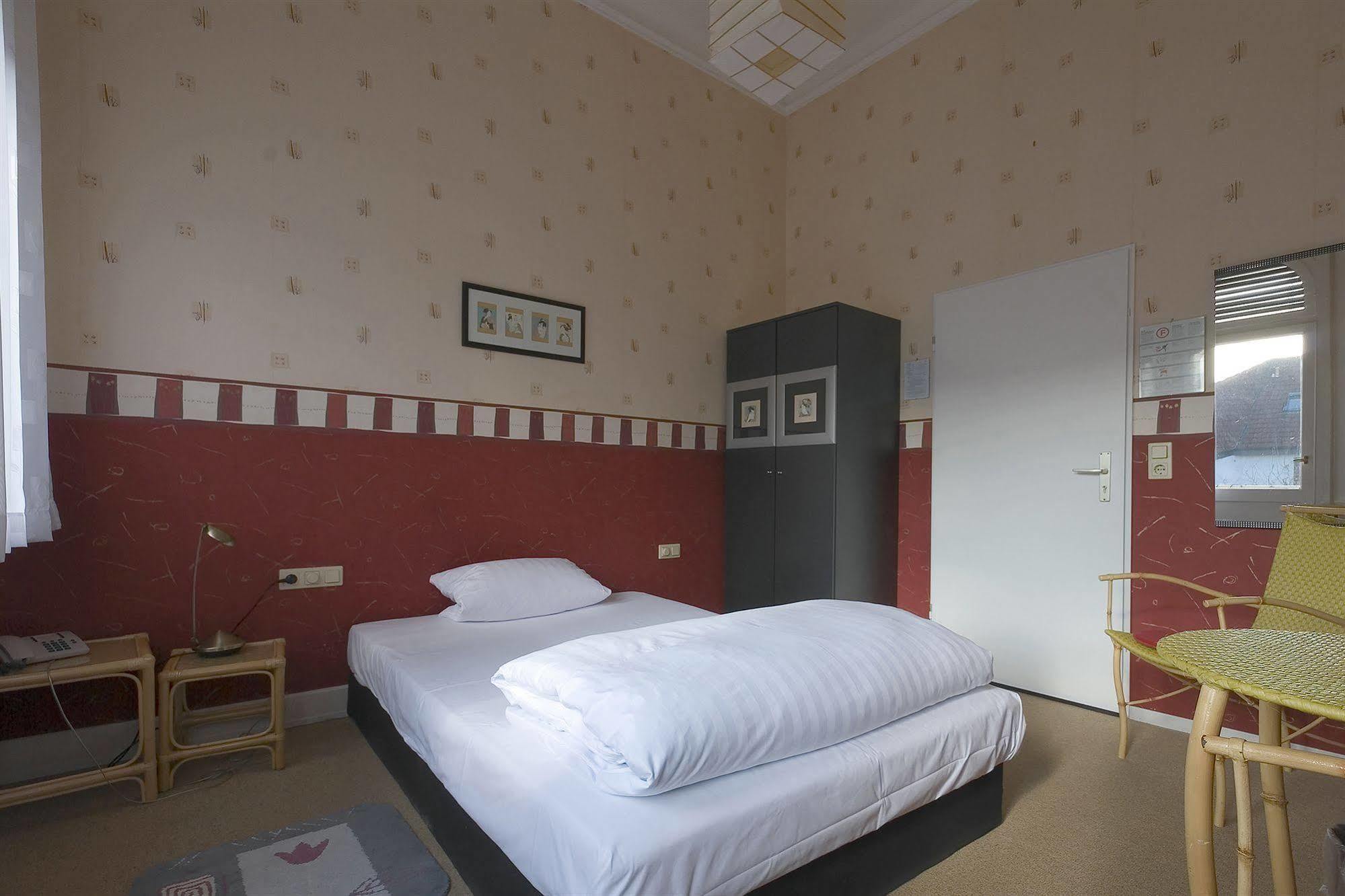 Hotel Am Berg Франкфурт-на-Майне Экстерьер фото